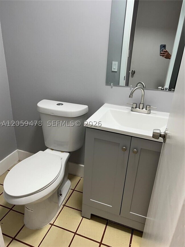 Building Photo - 645 W 68th St