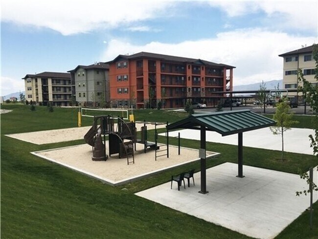 Building Photo - CONDO 2 BED 1 BATH BEHIND WINCO FOR RENT I...