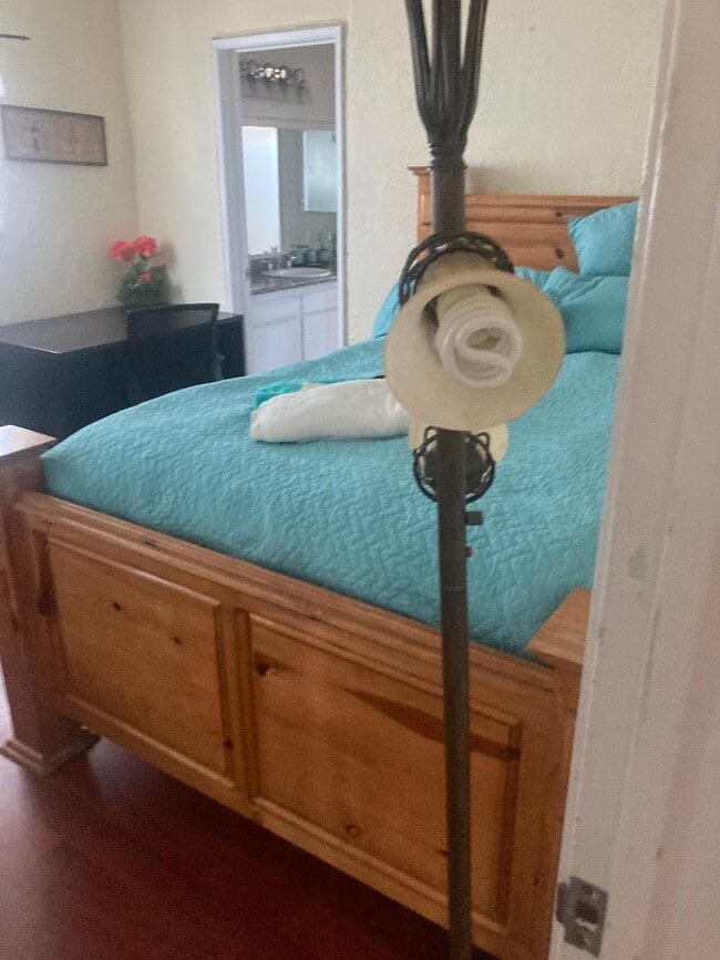 bedroom - 1721 Van Horne Ln