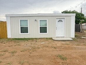 Building Photo - 3100 Thomas Ave