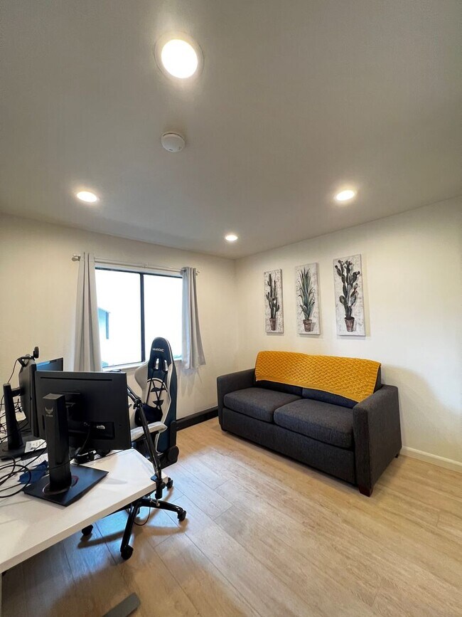 Building Photo - Beautiful Santa Clara Condo  Two Bedrooms ...