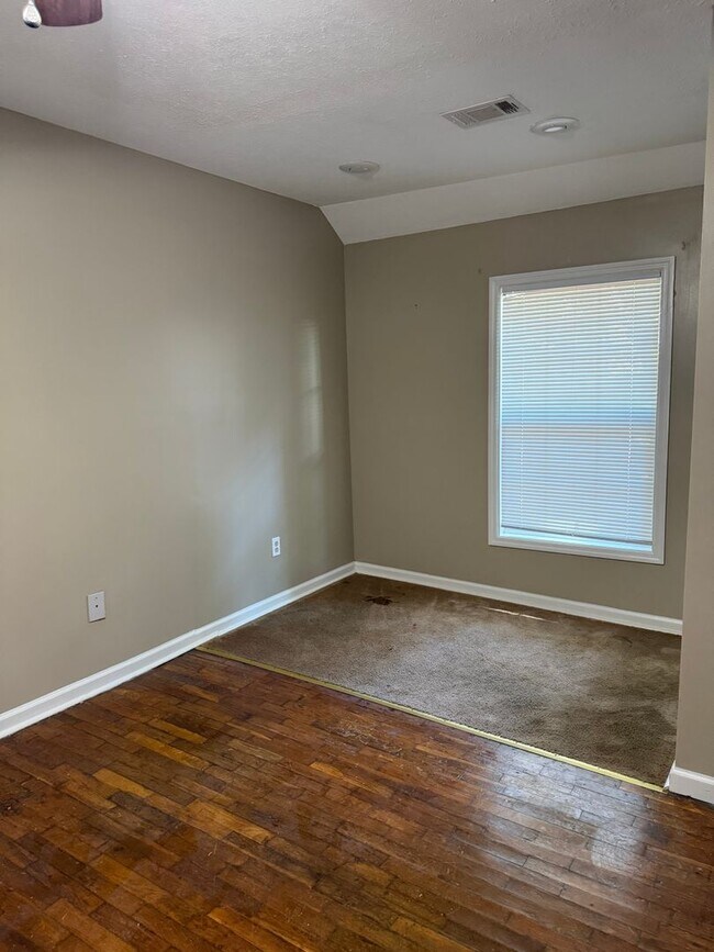 Building Photo - 503 Lake Condy Rd