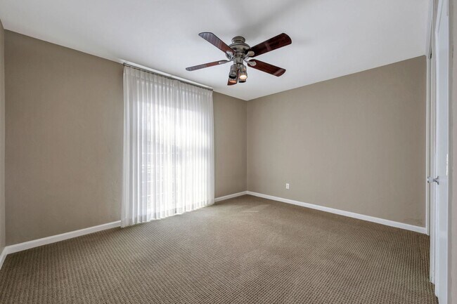 Building Photo - CHARMING 3-BED 2-BATH NEAR THE BAY WITH SPECTACULAR CANYON VIEW