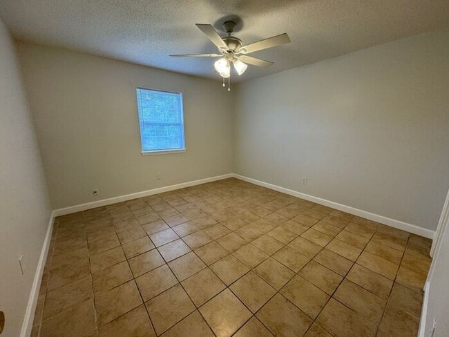 Building Photo - Gulf Breeze - Greenbriar Estates - 2 bedro...