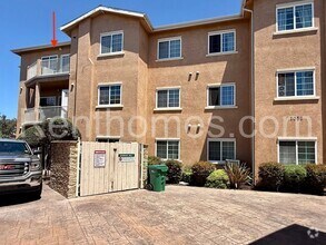 Building Photo - 7056 Fulton St