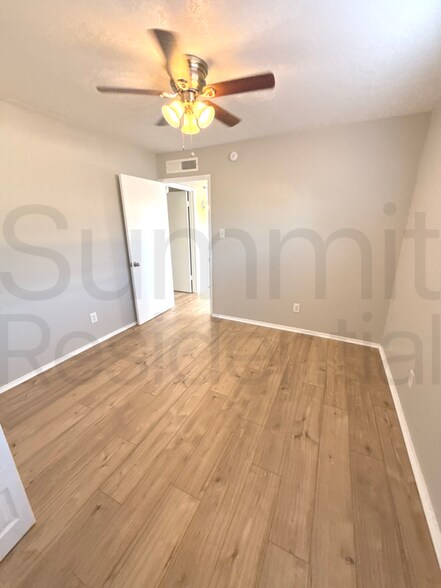 Building Photo - 6076 Dooley Dr