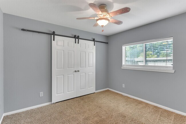 Building Photo - 223 Fantasy Ln