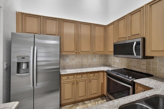 Building Photo - Beautiful & Spacious 3 Bedroom and 2 Bathroom with 2 Car garage and covered patio Home in West Pa...