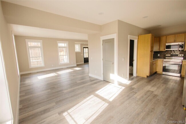 Building Photo - 104 North Rd