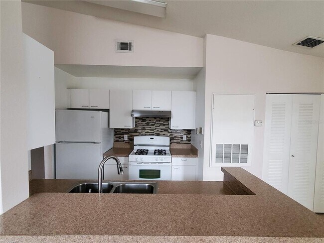 Building Photo - 1604 Columbia Arms Cir