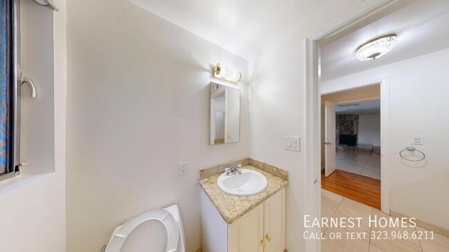 Building Photo - 4121 Hayvenhurst Dr