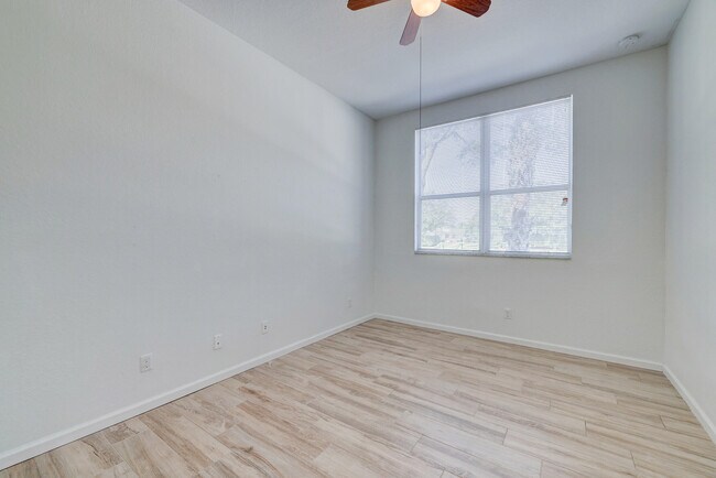 Building Photo - 10560 SW Stephanie Way