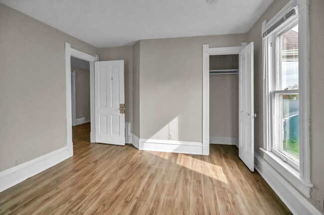 Building Photo - 1120 1/2 Washington St