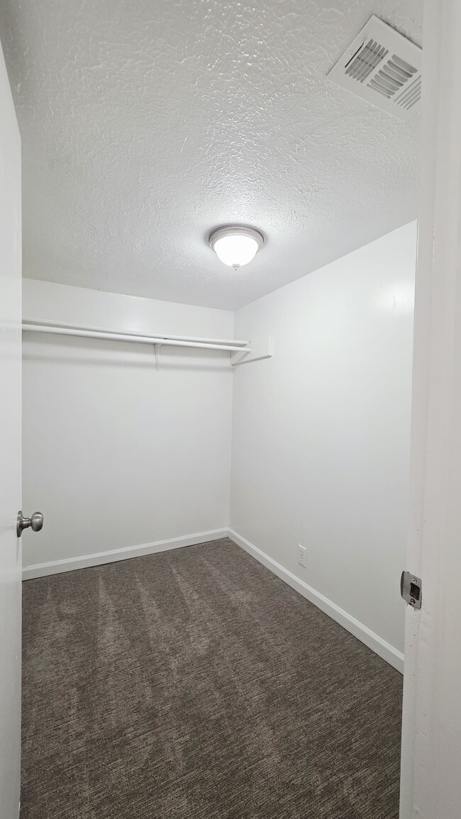 Building Photo - 428 Navajo St