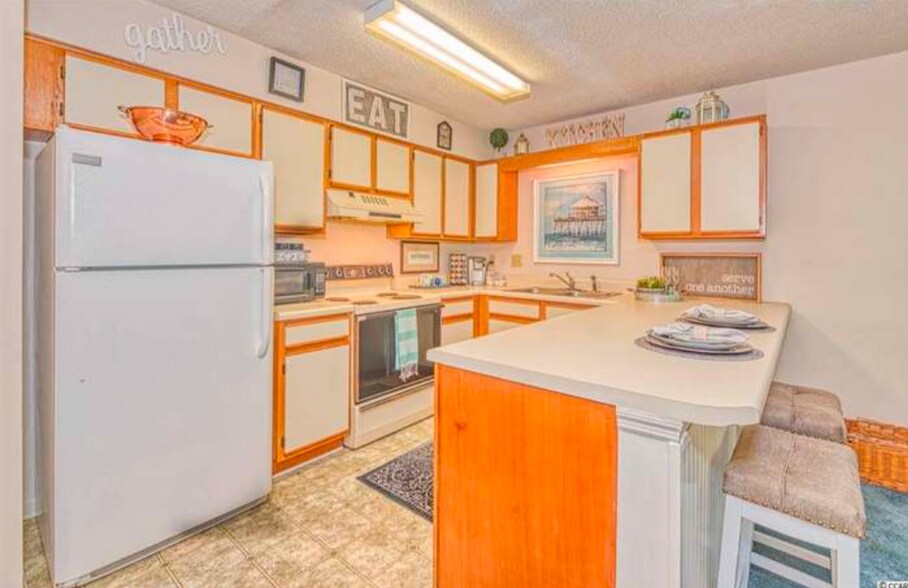 Kitchen view - 510 Fairwood Lakes Dr