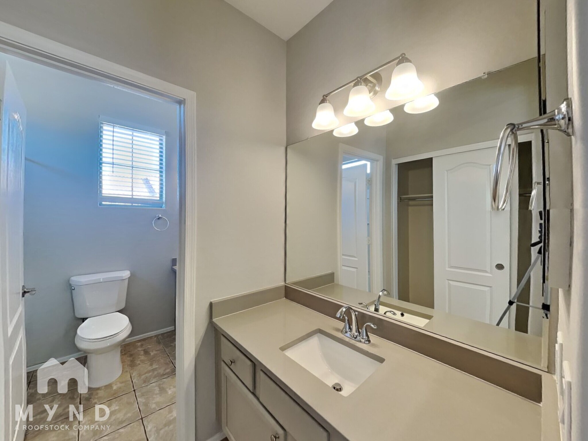 Building Photo - 3851 E Flower St