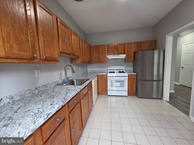 Building Photo - 611 Artisan St