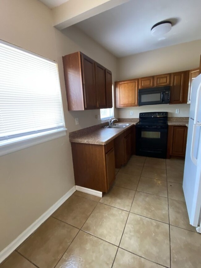 Building Photo - Three Bedroom One Bath - Bartow - Fenced b...