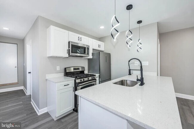 Building Photo - 3300 Ravenwood Ave