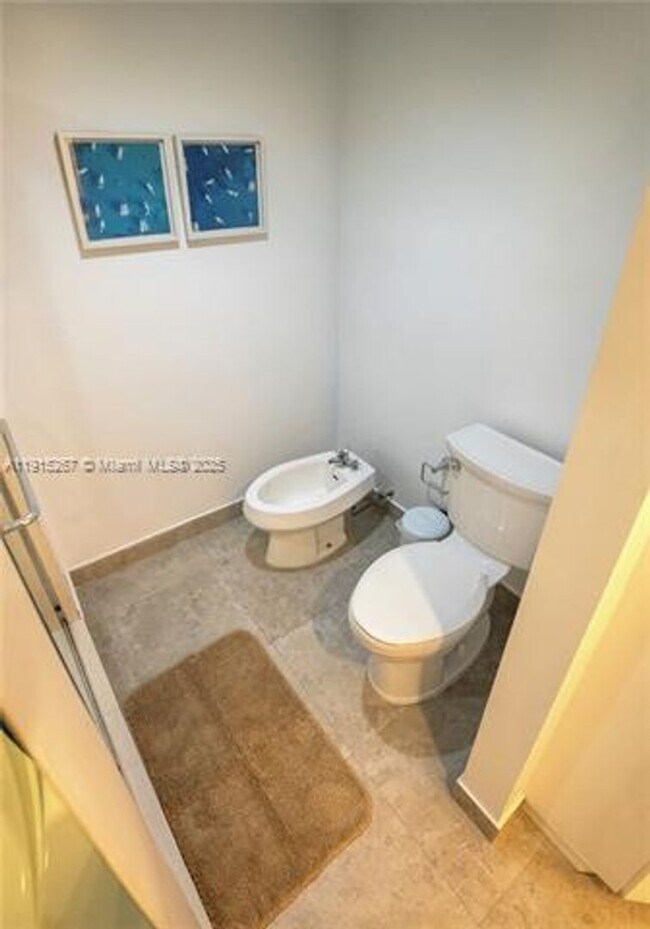 Building Photo - 1717 N Bayshore Dr