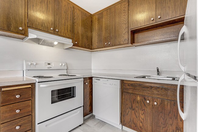 Building Photo - 630 Grand View