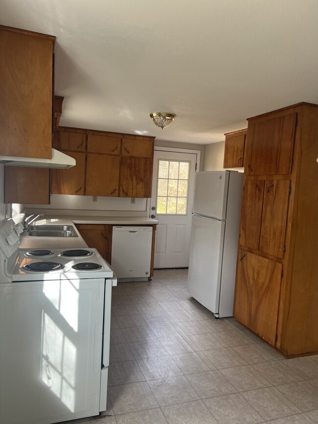 Building Photo - 805 Ray Rd