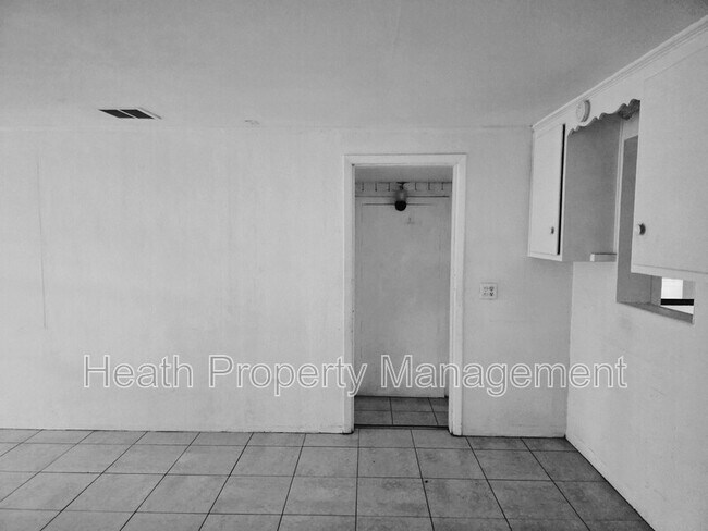 Building Photo - 504 6th Ave NW