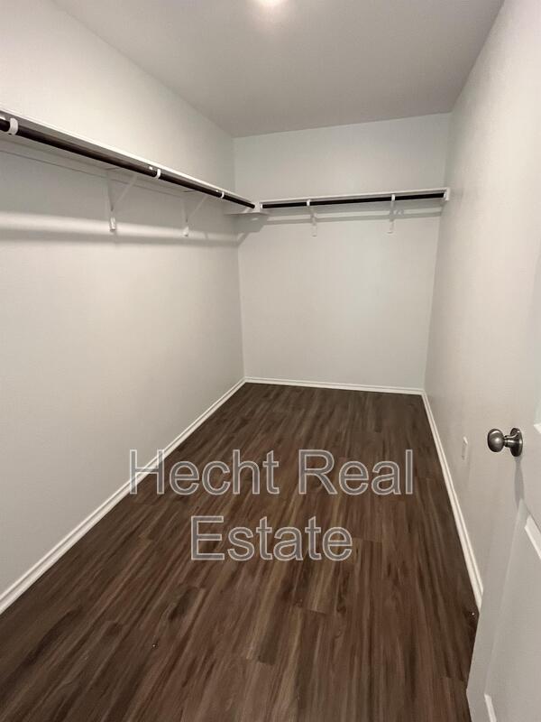 Building Photo - 283 Silver Glen Dr