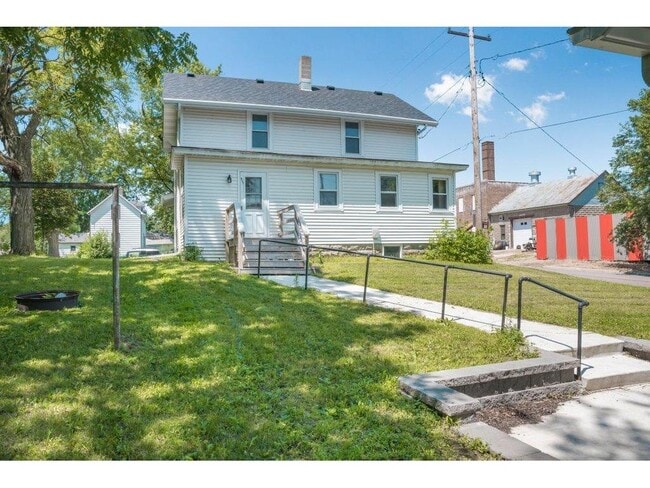 Building Photo - 857 Bradley Ave