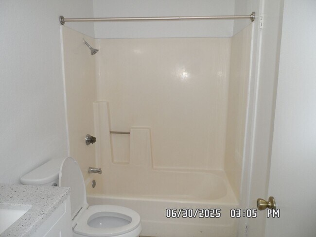 Building Photo - 3 Bedrooms, 2 Bathrooms, 3 Car Garage, Fir...