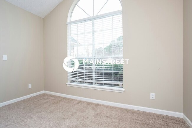 Building Photo - 3 Bedroom Pet-Friendly Home in Riverdale, GA with Main Street Renewal