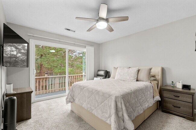 Building Photo - 4088 Fairway Lakes Dr