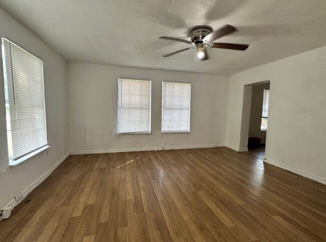 Building Photo - Cozy 3 bedroom house