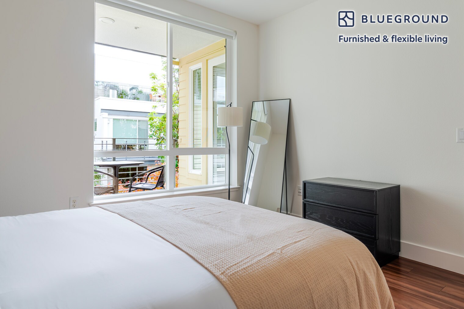 Building Photo - 388 E Evelyn Ave