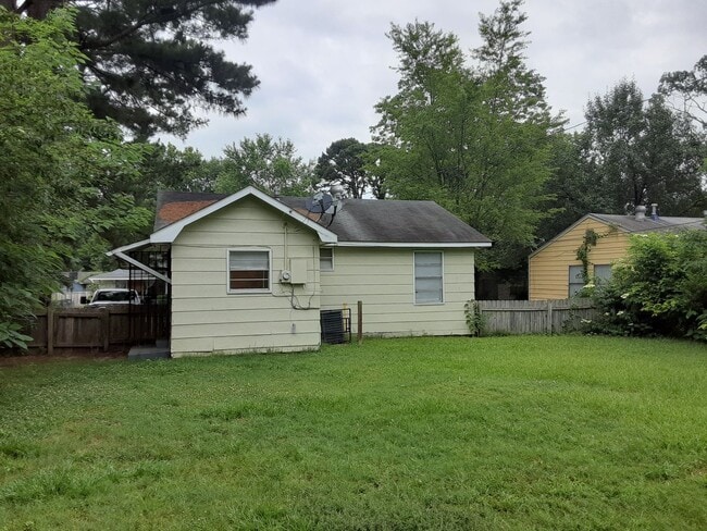 Building Photo - 2 bedroom central air and Heat