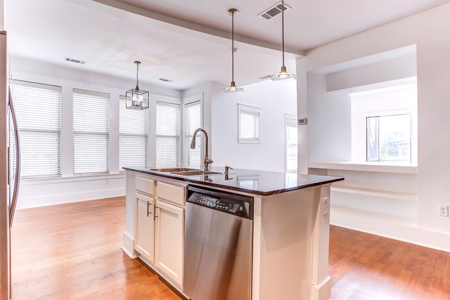 Building Photo - 670 Marina Cottage Dr