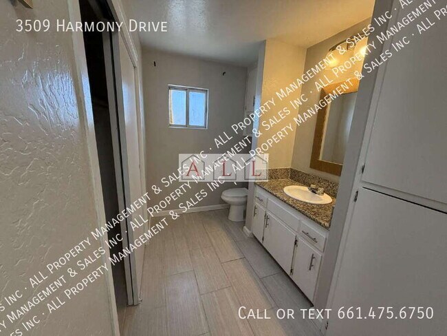 Building Photo - 3509 Harmony Dr