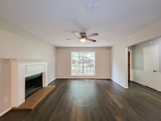 Building Photo - Welcome to your dream rental! This meticulously remodeled 3-bedroom, 2-bathroom home in the heart...