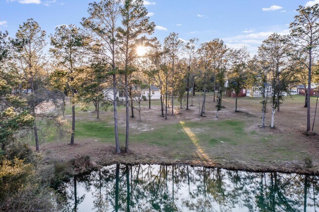 Building Photo - 1148 Sioux Cir