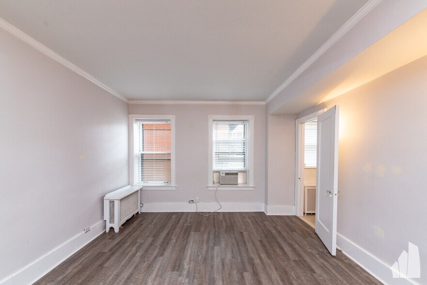 Building Photo - 400 W Deming Pl