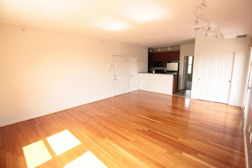 Building Photo - 332 S 3rd St