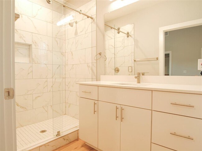 Building Photo - 6014 Fairway St