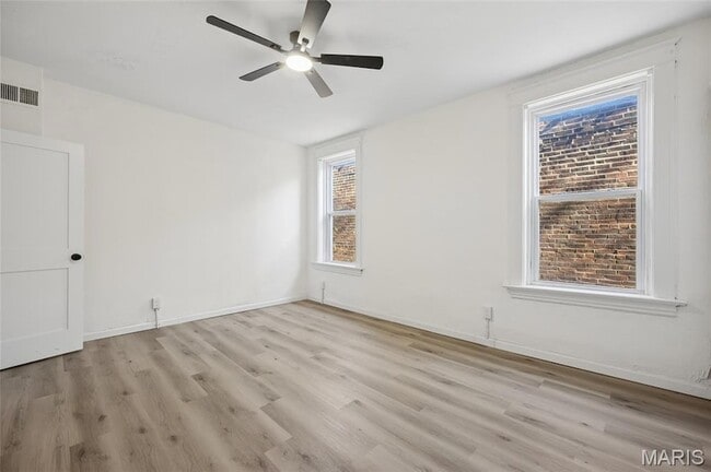 Building Photo - 816 McLaran Ave