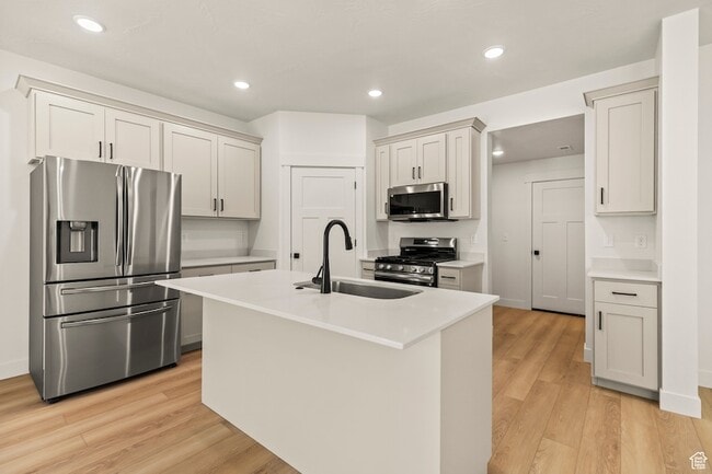 Building Photo - 150 S 100 E