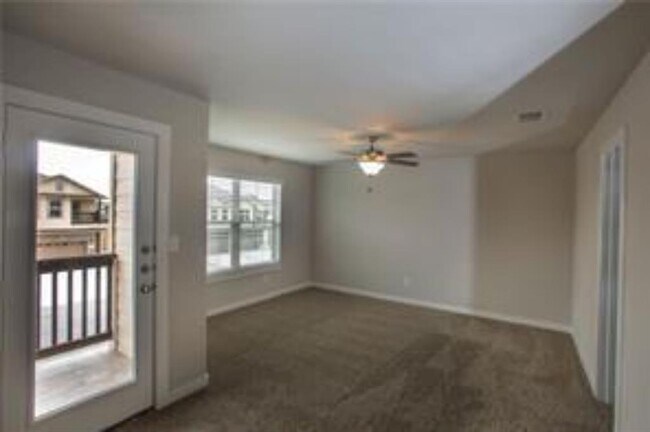 Building Photo - 143 Lakeview Ct
