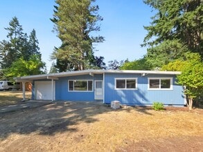 Building Photo - Bright Rambler in Prime Location