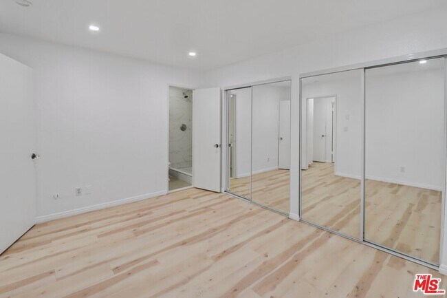 Building Photo - 1222 N Olive Dr