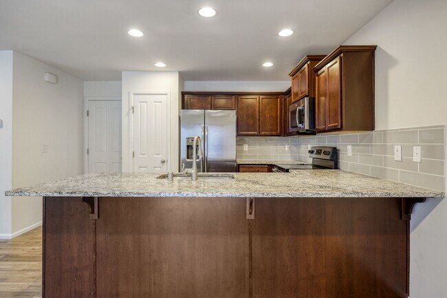 Building Photo - 4 bed plus den - easy I-5 access and JBLM commute. N Thurston School District