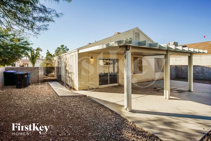 Building Photo - 722 Carlos Julio Ave