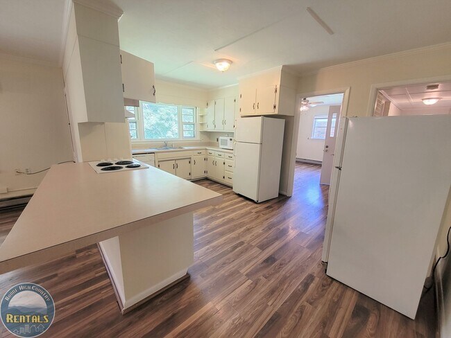 Building Photo - Spacious House Located off the 105 Bypass